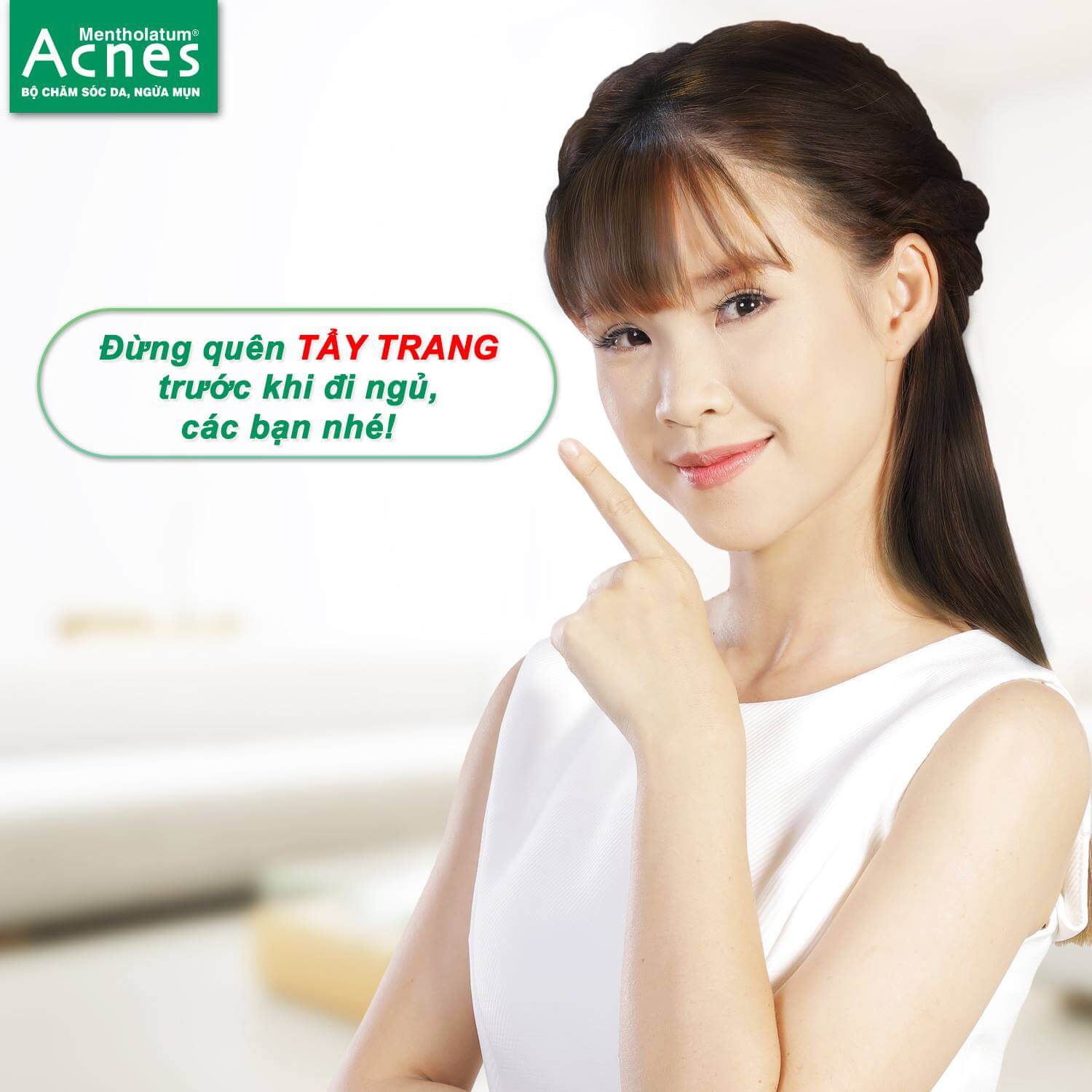 Tẩy trang sau khi trang điểm giúp da không bị mụn