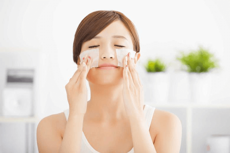 cách dùng giấy thấm dầu acnes